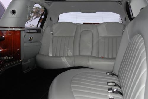 Lincoln-Classic-Limo-(8)-Passenger-Luxury-Limo-LLC-10